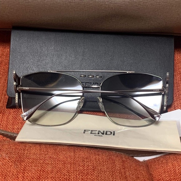 Fendi sunglass - Picture 2 of 4